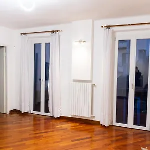 Apartment Sweet House Corso Genova, Milan